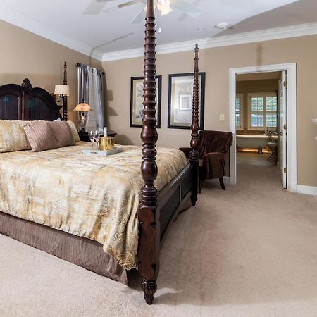 Pleasanton Courtyard Bed And Breakfast 페이엇빌 외부 사진