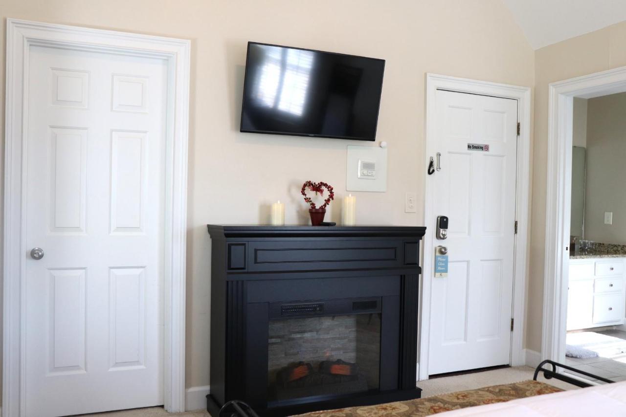 Pleasanton Courtyard Bed And Breakfast 페이엇빌 외부 사진