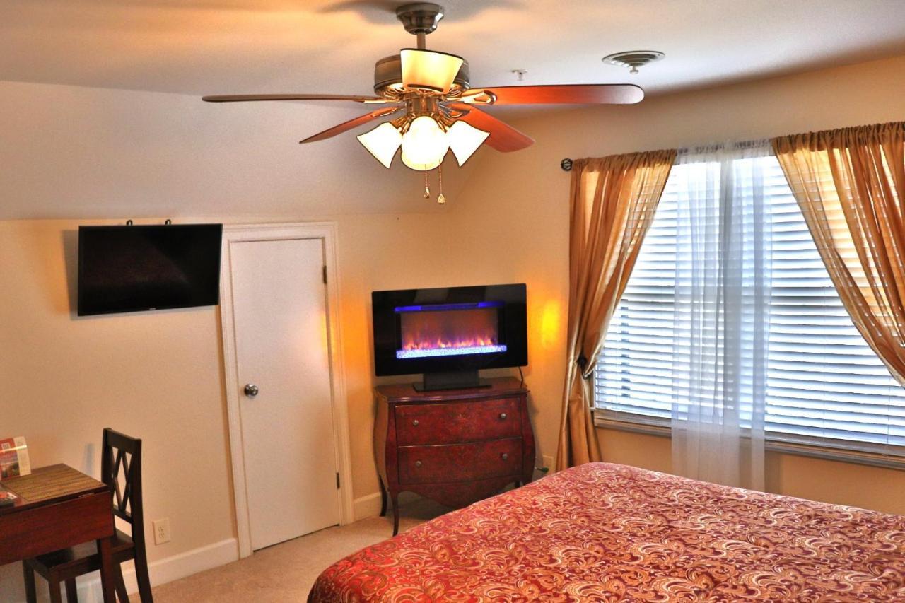 Pleasanton Courtyard Bed And Breakfast 페이엇빌 외부 사진