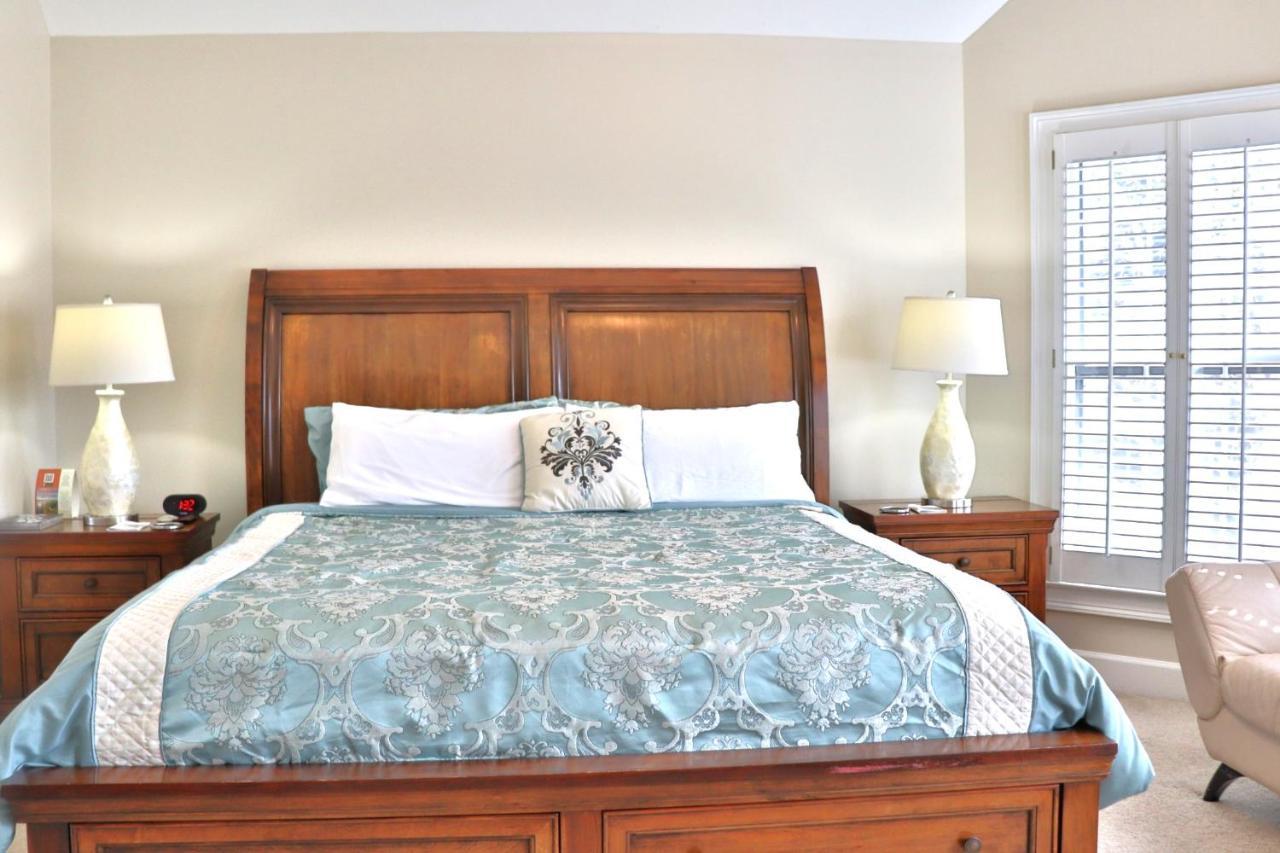 Pleasanton Courtyard Bed And Breakfast 페이엇빌 외부 사진