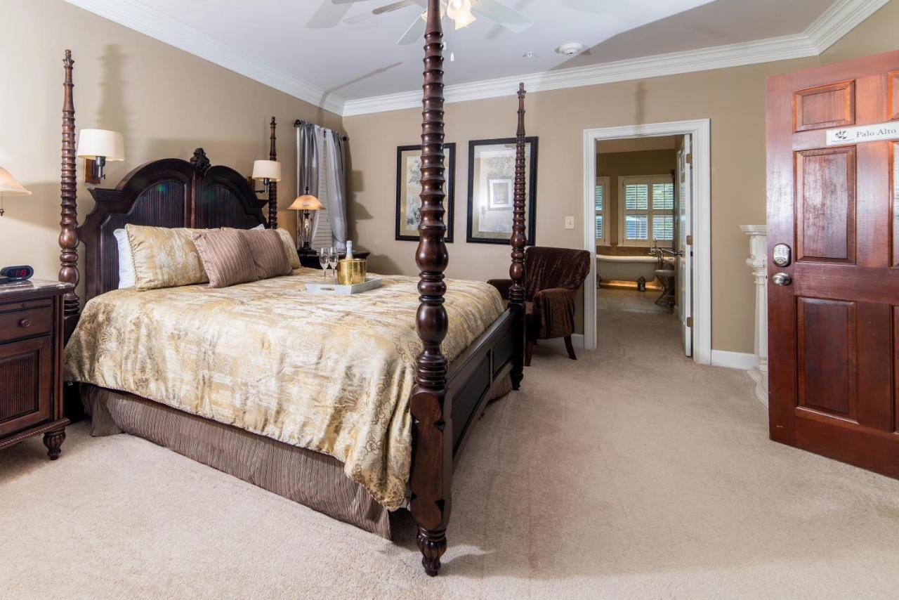 Pleasanton Courtyard Bed And Breakfast 페이엇빌 외부 사진