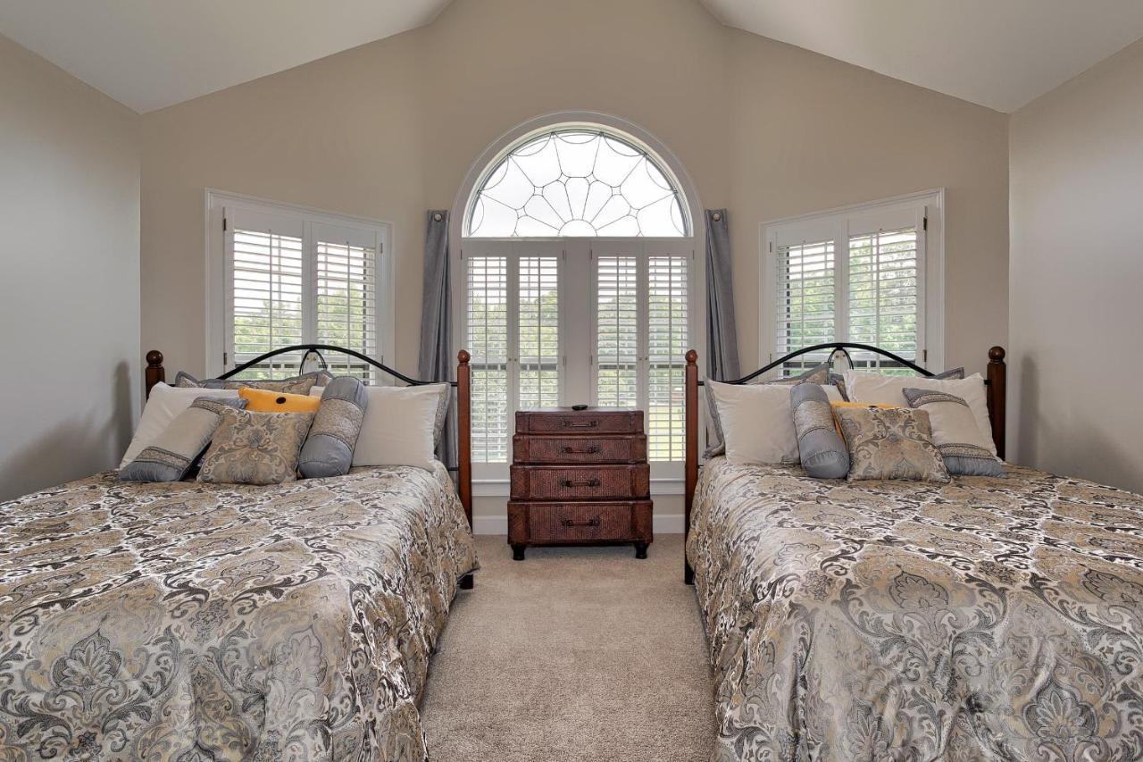 Pleasanton Courtyard Bed And Breakfast 페이엇빌 외부 사진