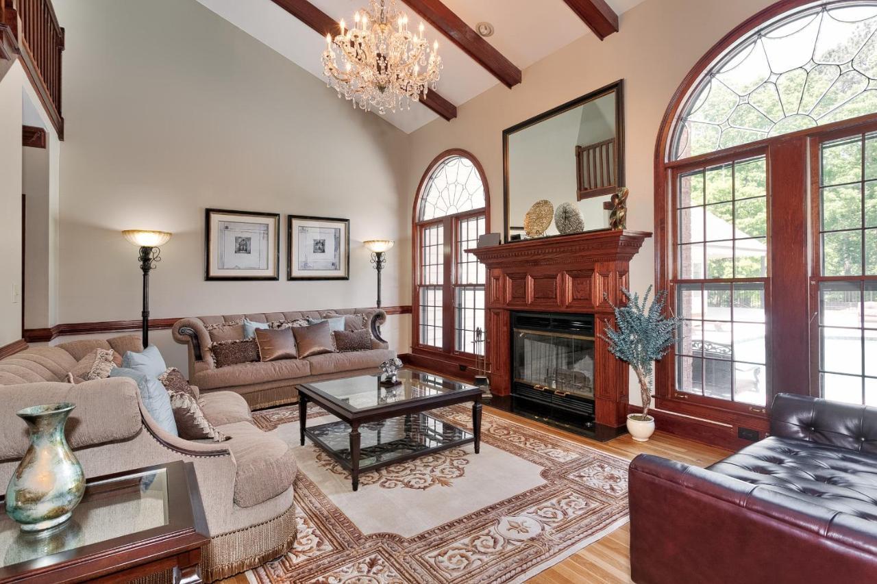 Pleasanton Courtyard Bed And Breakfast 페이엇빌 외부 사진